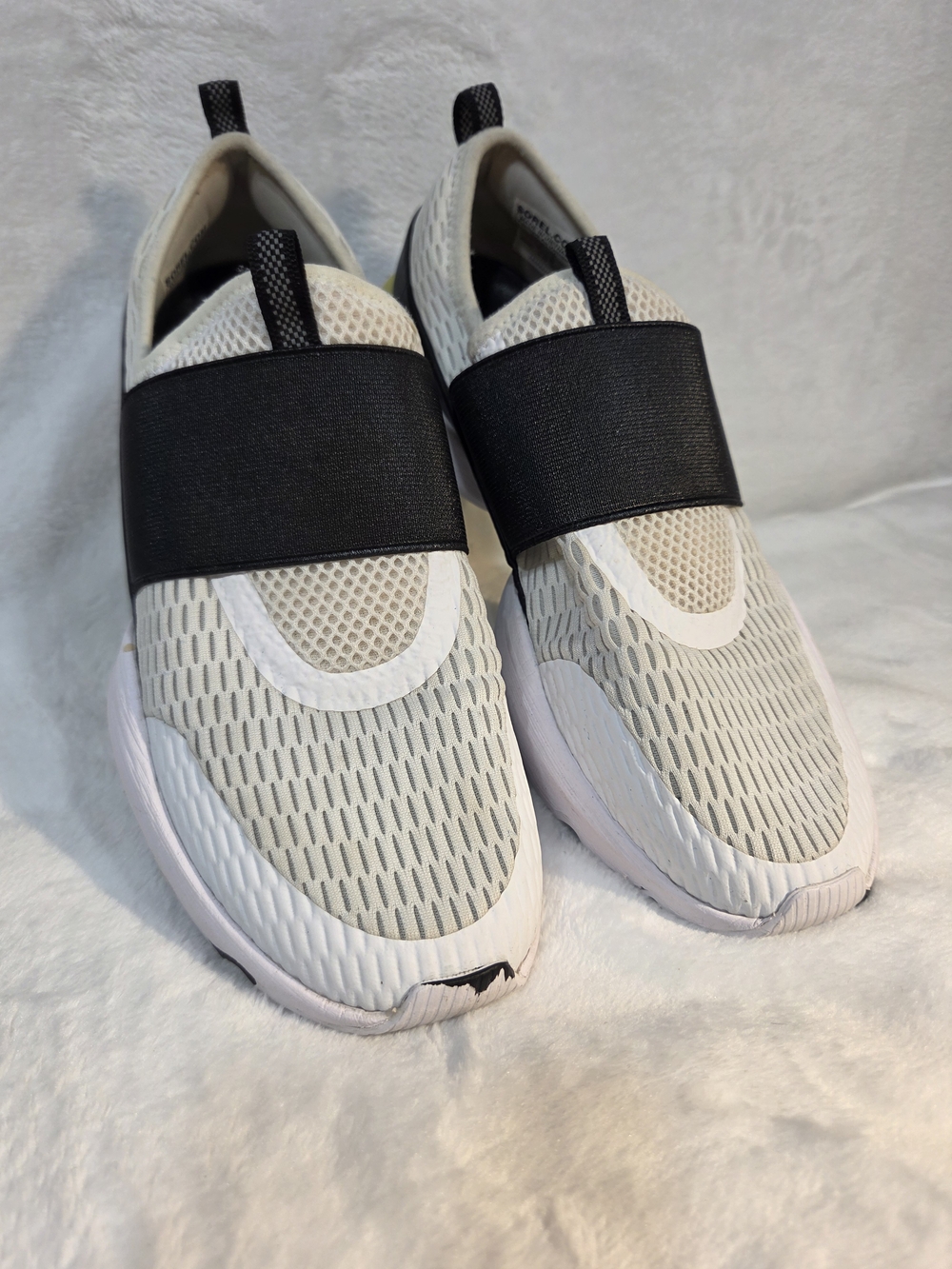 Sorel Slip-On Athletic Sneakers Black Elastic Strap White Modern Wave Outsole